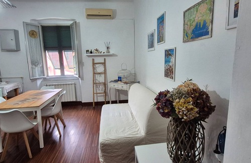 La Foce Apartment | Apartment 'Maison18' with Balcony, Wi-Fi and Air Conditioning