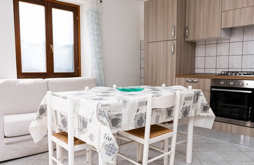 Budoni Apartment | Apartment 'Malamuri 5 Sun Vacanze' with Sea View, Shared Pool and Shared Garden