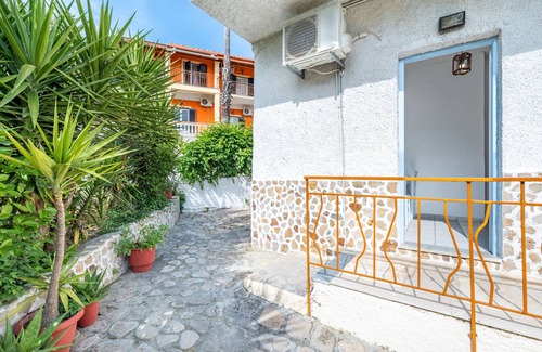 Notos Apartment | Apartment 'Maltas' with Shared Terrace, Wi-Fi and Air Conditioning