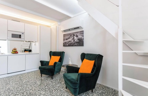 Lecco Apartment | Apartment "Mandello amorevole dimora in Lecco" with Air Conditioning