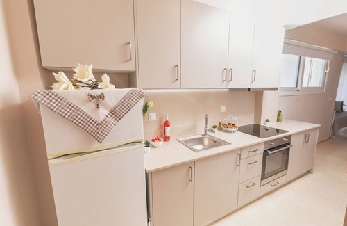 Kalamata Apartment | Apartment 'Mantisses Studio' with Shared Terrace, Wi-Fi and Air Conditioning