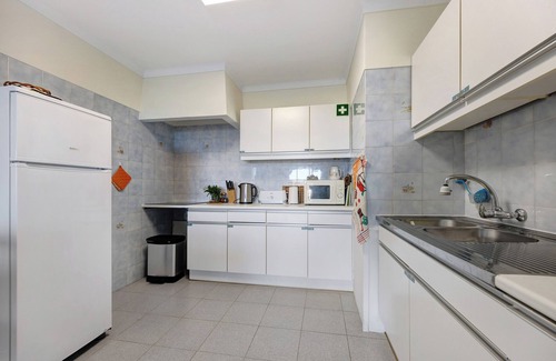 Vale de Centianes Apartment | Apartment 'Mar-Colina-Sol' with Sea View, Beach Access, Terrace & Wi-Fi