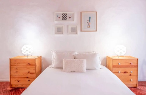 Praia das Macas Apartment | Apartment 'Mar E Serra I' with Balcony and Wi-Fi