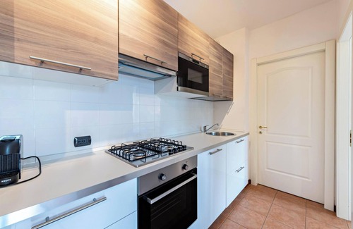 Toscolano Maderno Apartment | Apartment 'Margherita' with Shared Pool, Wi-Fi and Air Conditioning