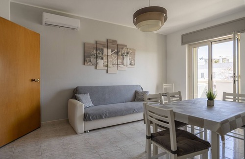 Torre Canne Apartment | Apartment 'Mariantonietta Home' with Balcony, Wi-Fi and Air Conditioning