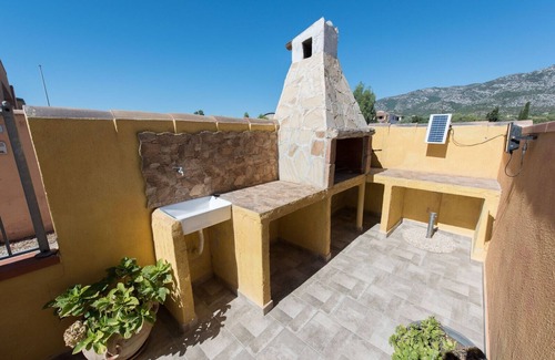Orosei Apartment | Apartment "Mariposa" with Mountain View, Shared Terrace & Wi-Fi