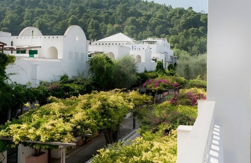 Peschici Apartment | Apartment 'Maritalia 2' with Private Terrace, Private Garden and Air Conditioning