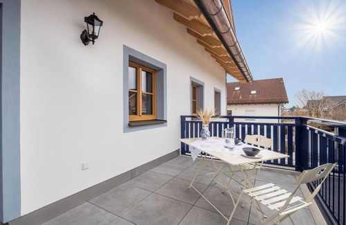 Gilching Apartment | Apartment "Max" at the Schloeglhof with Wi-Fi & Balcony