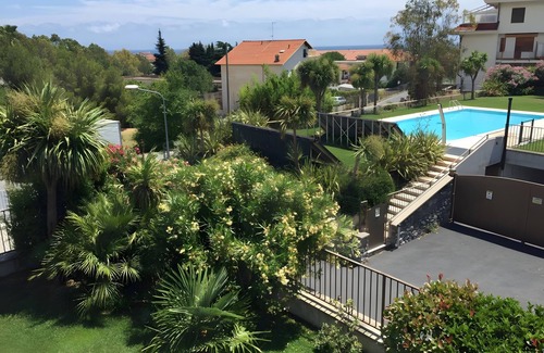 Diano Castello Apartment | Apartment 'Max' with Sea View, Wi-Fi and Air Conditioning