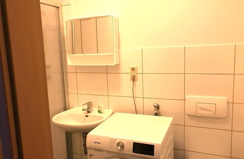 Meerane Apartment | Apartment 'Meeraner Parkresidenz Herbst' with Wi-Fi