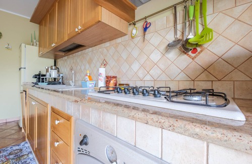 Castroreale Terme Apartment | Apartment 'Meizon Sicilia' with Balcony, Wi-Fi and Air Conditioning