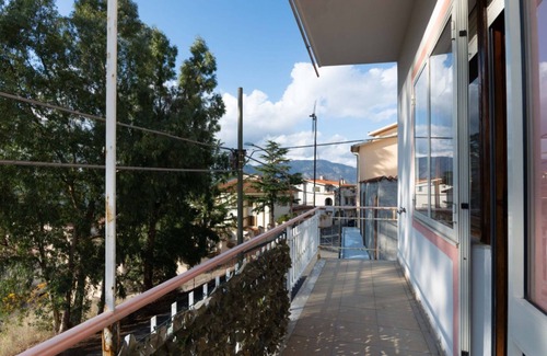 Oliena Apartment | Apartment Melathu with Wi-Fi