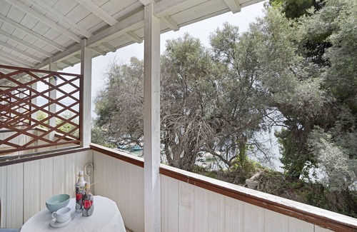 Perigiali Apartment | Apartment 'Mezoneta 2' with Sea View and Air Conditioning