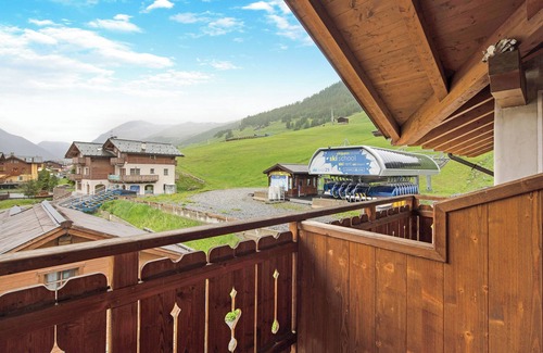 Livigno Apartment | Apartment 'Miky House Valandrea' with Mountain View, Balconies and Wi-Fi