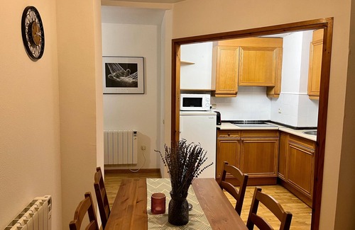 Taull Apartment | Apartment 'Mirador de la Neu' with Mountain View, Shared Garden and Balcony