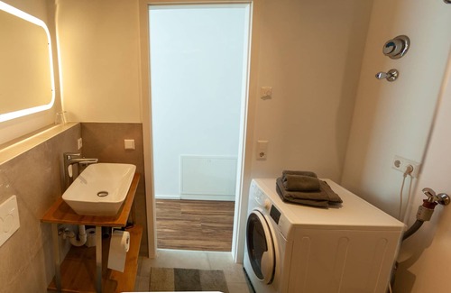 Neu-Ulm House | Apartment mit Zugang zur Dachterrasse für bis zu 4 Personen