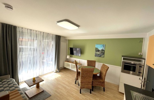 Gutach im Breisgau Apartment | Apartment 'Morgensonne' with Private Terrace and Wi-Fi