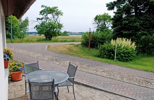Middelhagen Apartment | Apartment Mönchgut with lake view - Apartments in the house on the dike
