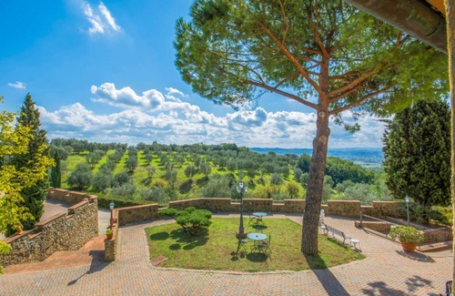Capraia e Limite Apartment | Apartment Montereggi-2 by Interhome