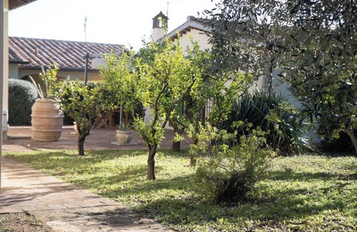 Capalbio Apartment | Apartment 'Moraiolo' with Shared Pool, Wi-Fi and Air Conditioning
