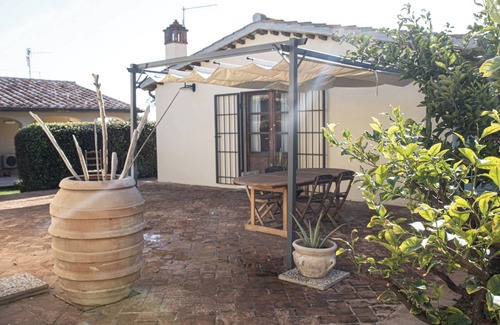 Capalbio Apartment | Apartment 'Moraiolo' with Shared Pool, Wi-Fi and Air Conditioning