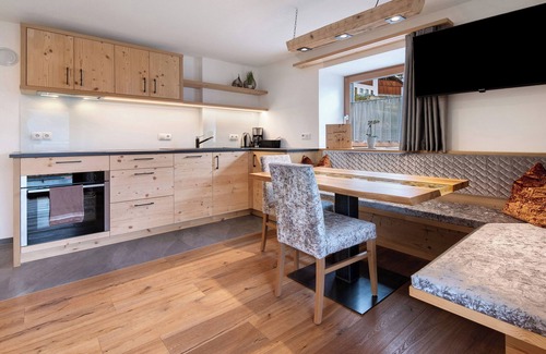 Lasa Apartment | Apartment 'Morgenrot' with Mountain View, Shared Garden and Wi-Fi