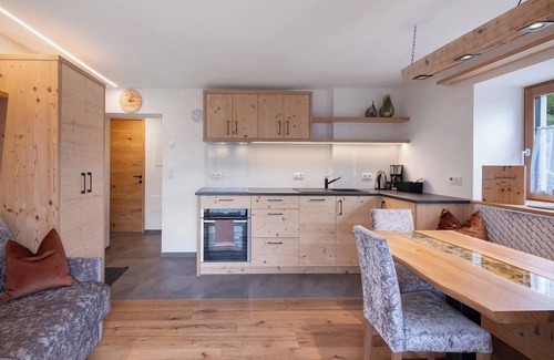 Lasa Apartment | Apartment 'Morgenrot' with Mountain View, Shared Garden and Wi-Fi