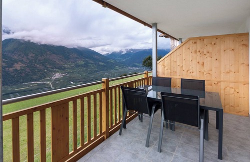 Lasa Apartment | Apartment 'Morgenrot' with Mountain View, Shared Garden and Wi-Fi
