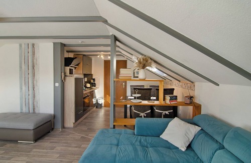 Loppersum Apartment | Apartment 'Möwe' with Private Terrace, Private Garden and Wi-Fi