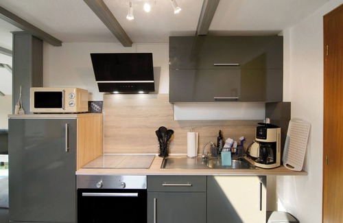 Loppersum Apartment | Apartment 'Möwe' with Private Terrace, Private Garden and Wi-Fi