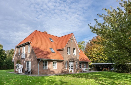 Nordstrand Apartment | Apartment 'Mühlenblick' with Private Terrace, Shared Garden and Balcony