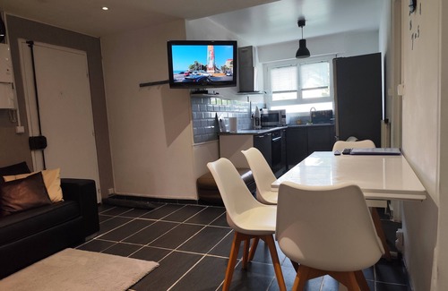 Noisy-le-Grand Apartment | Apartment near Bry-sur-Marne RER station 30 mn from Disney and Paris