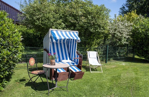 Berkenthin Apartment | Apartment near Lübeck and Ratzeburg: balcony, on the Elbe-Lübeck Canal, swimming lake at 4km