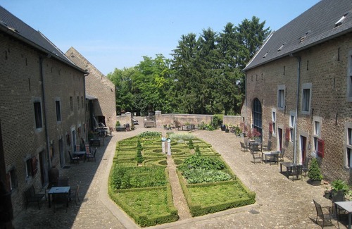Mesch Apartment | Apartment near town center in Mesch