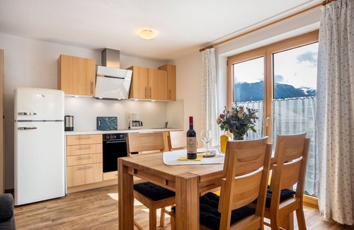 Oberstdorf Apartment | Apartment Nebelhorn with Mountain View, Balcony and Wi-Fi