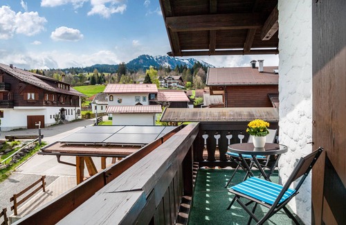 Oberstdorf Apartment | Apartment Nebelhorn with Mountain View, Balcony and Wi-Fi