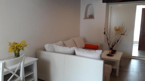 Rakotule Apartment | Apartment Nena- apartman sa posebnim ulazom u prizemlju, terasom i zelenom okućnicom