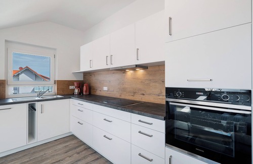 Sinzheim Apartment | Apartment 'Neubau Ferienwohnung Kleine Auszeit' with Mountain View, Balcony and Wi-Fi