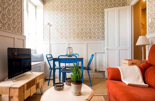 Basauri Apartment | Apartment next to the metro station and a garden