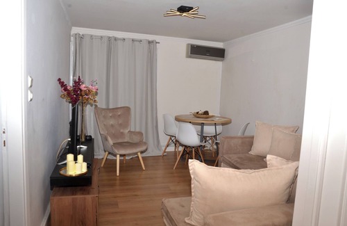 Alimos House | Apartment next to the sea is a beachfront property located in Alimos/Athens