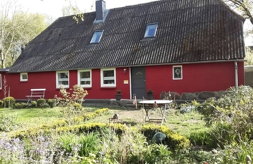 Behrendorf Apartment | Apartment 'Nij-Room24' with Garden and Wi-Fi