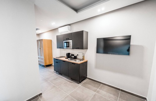 Marathias Apartment | Apartment 'Nima 3' with Shared Terrace, Wi-Fi and Air Conditioning