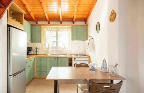Ag. Georgios Apartment | Apartment 'Niovi One-Bedroom Bungalow - Split' with Shared Pool, Wi-Fi and Air Conditioning