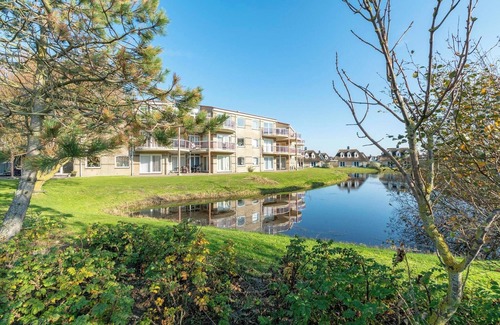Julianadorp aan zee Apartment | Apartment near Dutch Beach with Water Views
