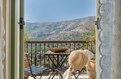 Symi Apartment | Apartment 'No 5 One Bedroom Symi Nautilus' with Sea View, Wi-Fi and Air Conditioning