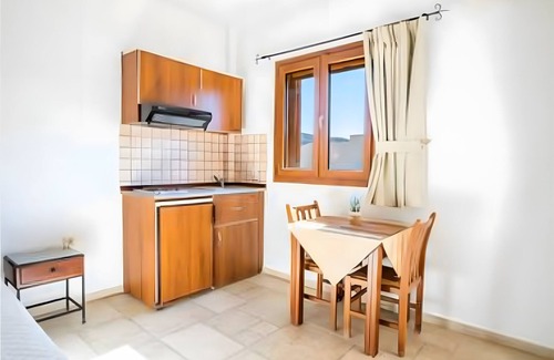 Karpathos Apartment | Apartment 'No 6' with Mountain View, Wi-Fi and Air Conditioning