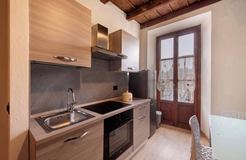 Caprino Bergamasco Apartment | Apartment 'Nottedì Case Vacanze 2' with Wi-Fi and Air Conditioning