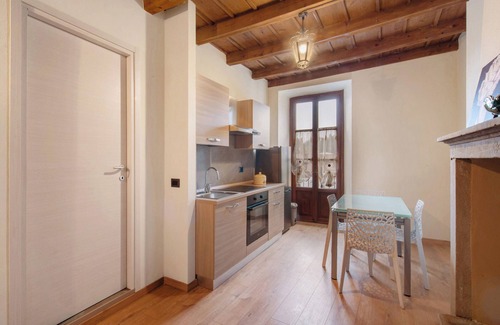 Caprino Bergamasco Apartment | Apartment 'Nottedì Case Vacanze 2' with Wi-Fi and Air Conditioning