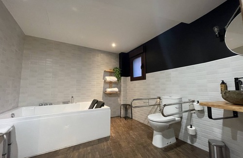 Hervas Apartment | Apartment number 4 Suite with Jacuzzi - 1 bedroom