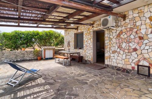 Gonnesa Apartment | Apartment Nuraghe, barrierefrei, auf Olivenhain